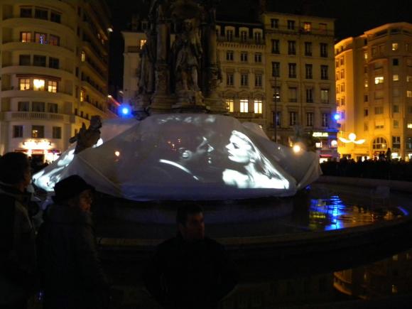 http://bloodyheart.cowblog.fr/images/fetesdeslumieres20090461024x768.jpg